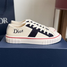 代购级 Dior26ss夏季新款拼接老花高帮帆布鞋 自带松弛复古文艺氛围感的高帮帆布鞋,经典贝壳鞋头搭配利落高帮版型,撞 代购级 Dior26ss夏季新款拼接老花高帮帆布鞋 自带松弛复古文艺氛围感的高帮帆布鞋,经典贝壳鞋头搭配利落高帮版型,撞