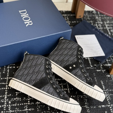 代购级 Dior26ss夏季新款拼接老花高帮帆布鞋 自带松弛复古文艺氛围感的高帮帆布鞋,经典贝壳鞋头搭配利落高帮版型,撞 代购级 Dior26ss夏季新款拼接老花高帮帆布鞋 自带松弛复古文艺氛围感的高帮帆布鞋,经典贝壳鞋头搭配利落高帮版型,撞