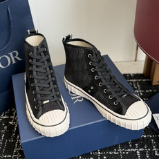 代购级 Dior26ss夏季新款拼接老花高帮帆布鞋 自带松弛复古文艺氛围感的高帮帆布鞋,经典贝壳鞋头搭配利落高帮版型,撞 代购级 Dior26ss夏季新款拼接老花高帮帆布鞋 自带松弛复古文艺氛围感的高帮帆布鞋,经典贝壳鞋头搭配利落高帮版型,撞