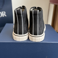代购级 Dior26ss夏季新款拼接老花高帮帆布鞋 自带松弛复古文艺氛围感的高帮帆布鞋,经典贝壳鞋头搭配利落高帮版型,撞 代购级 Dior26ss夏季新款拼接老花高帮帆布鞋 自带松弛复古文艺氛围感的高帮帆布鞋,经典贝壳鞋头搭配利落高帮版型,撞