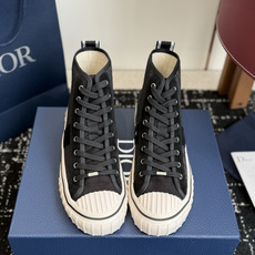 代购级 Dior26ss夏季新款拼接老花高帮帆布鞋 自带松弛复古文艺氛围感的高帮帆布鞋,经典贝壳鞋头搭配利落高帮版型,撞 代购级 Dior26ss夏季新款拼接老花高帮帆布鞋 自带松弛复古文艺氛围感的高帮帆布鞋,经典贝壳鞋头搭配利落高帮版型,撞