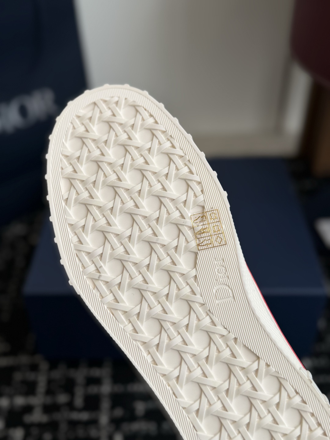 代购级 Dior26ss夏季新款拼接老花高帮帆布鞋 自带松弛复古文艺氛围感的高帮帆布鞋,经典贝壳鞋头搭配利落高帮版型,撞 代购级 Dior26ss夏季新款拼接老花高帮帆布鞋 自带松弛复古文艺氛围感的高帮帆布鞋,经典贝壳鞋头搭配利落高帮版型,撞
