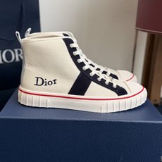 代购级 Dior26ss夏季新款拼接老花高帮帆布鞋 自带松弛复古文艺氛围感的高帮帆布鞋,经典贝壳鞋头搭配利落高帮版型,撞 代购级 Dior26ss夏季新款拼接老花高帮帆布鞋 自带松弛复古文艺氛围感的高帮帆布鞋,经典贝壳鞋头搭配利落高帮版型,撞