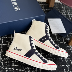 代购级 Dior26ss夏季新款拼接老花高帮帆布鞋 自带松弛复古文艺氛围感的高帮帆布鞋,经典贝壳鞋头搭配利落高帮版型,撞 代购级 Dior26ss夏季新款拼接老花高帮帆布鞋 自带松弛复古文艺氛围感的高帮帆布鞋,经典贝壳鞋头搭配利落高帮版型,撞