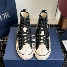 代购级 Dior26ss夏季新款拼接老花高帮帆布鞋 自带松弛复古文艺氛围感的高帮帆布鞋,经典贝壳鞋头搭配利落高帮版型,撞 代购级 Dior26ss夏季新款拼接老花高帮帆布鞋 自带松弛复古文艺氛围感的高帮帆布鞋,经典贝壳鞋头搭配利落高帮版型,撞