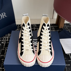 代购级 Dior26ss夏季新款拼接老花高帮帆布鞋 自带松弛复古文艺氛围感的高帮帆布鞋,经典贝壳鞋头搭配利落高帮版型,撞 代购级 Dior26ss夏季新款拼接老花高帮帆布鞋 自带松弛复古文艺氛围感的高帮帆布鞋,经典贝壳鞋头搭配利落高帮版型,撞