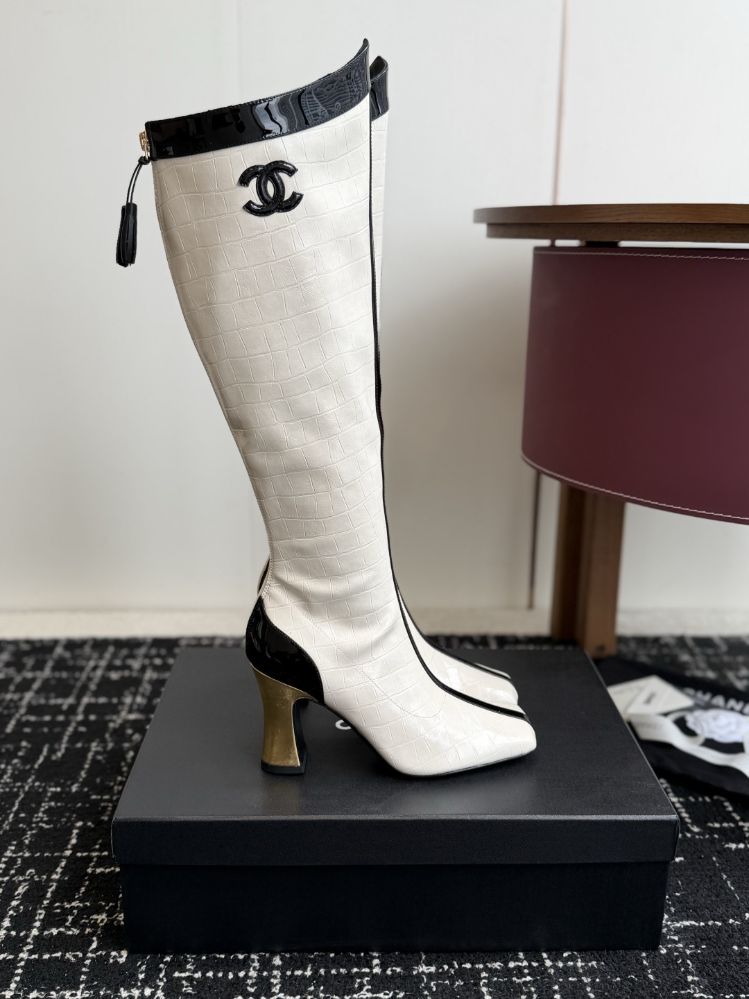 代购级 CHANEL 香奈儿 26ss 小香秋冬新款 简约 骑士靴 这款靴子真的是帅气时尚的代表 低调不失奢华!简约时 代购级 CHANEL 香奈儿 26ss 小香秋冬新款 简约 骑士靴 这款靴子真的是帅气时尚的代表 低调不失奢华!简约时