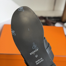 东莞代购级 Hermes爱马仕 26ss 最新 Kelly 凉拖经典的版型 搭配极具辨识度的上脚超级百搭好看时髦 超多 东莞代购级 Hermes爱马仕 26ss 最新 Kelly 凉拖经典的版型 搭配极具辨识度的上脚超级百搭好看时髦 超多