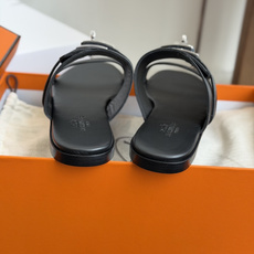 东莞代购级 Hermes爱马仕 26ss 最新 Kelly 凉拖经典的版型 搭配极具辨识度的上脚超级百搭好看时髦 超多 东莞代购级 Hermes爱马仕 26ss 最新 Kelly 凉拖经典的版型 搭配极具辨识度的上脚超级百搭好看时髦 超多