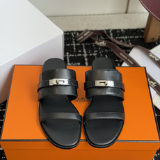 东莞代购级 Hermes爱马仕 26ss 最新 Kelly 凉拖经典的版型 搭配极具辨识度的上脚超级百搭好看时髦 超多 东莞代购级 Hermes爱马仕 26ss 最新 Kelly 凉拖经典的版型 搭配极具辨识度的上脚超级百搭好看时髦 超多