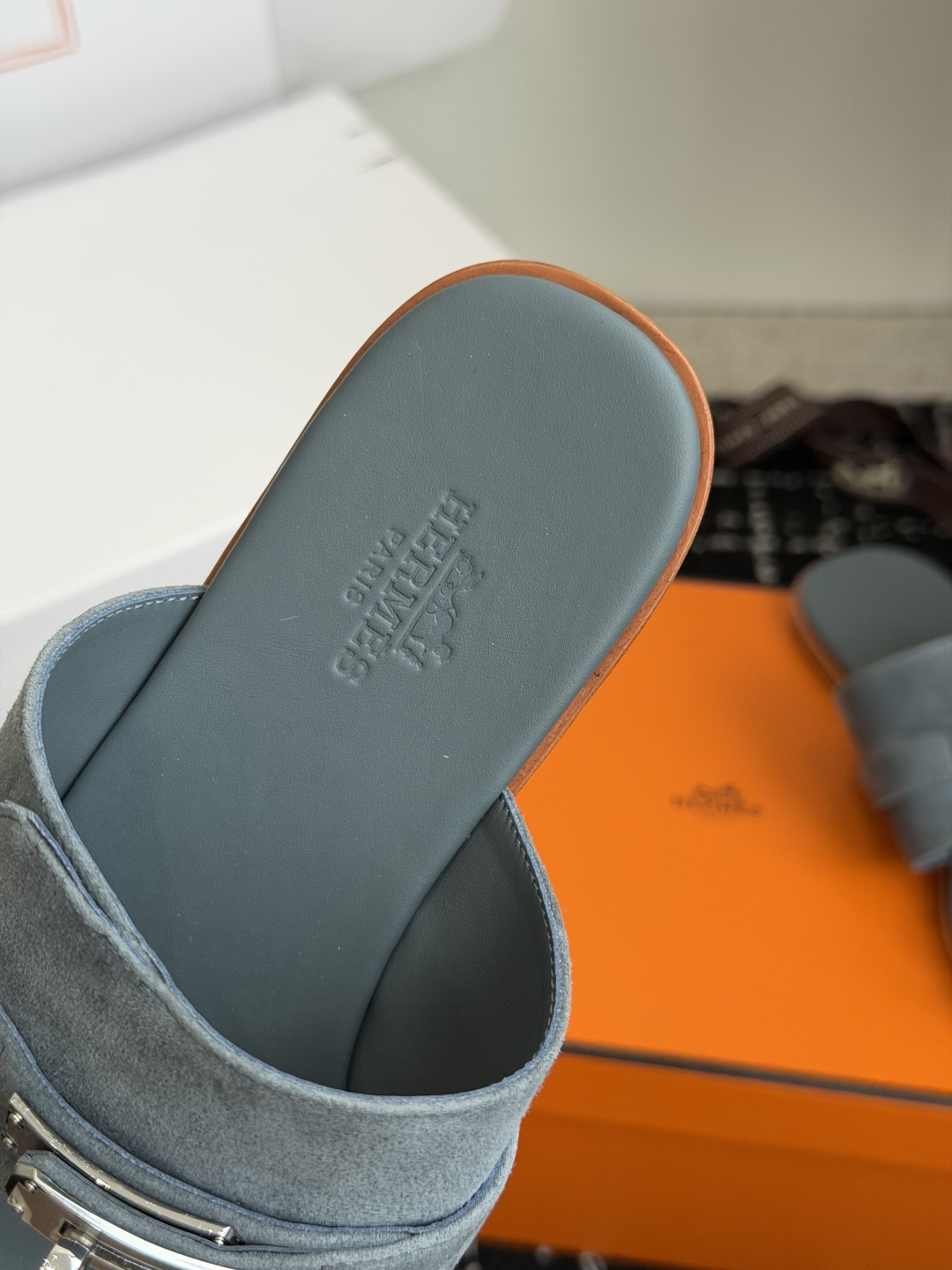 代购级 Hermes爱马仕 26ss 最新 Kelly 凉拖经典的版型 搭配极具辨识度的上脚超级百搭好看时髦 超多明星 代购级 Hermes爱马仕 26ss 最新 Kelly 凉拖经典的版型 搭配极具辨识度的上脚超级百搭好看时髦 超多明星