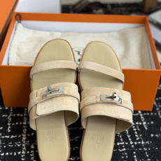 代购级 Hermes爱马仕 26ss 最新 Kelly 凉拖经典的版型 搭配极具辨识度的上脚超级百搭好看时髦 超多明星 代购级 Hermes爱马仕 26ss 最新 Kelly 凉拖经典的版型 搭配极具辨识度的上脚超级百搭好看时髦 超多明星