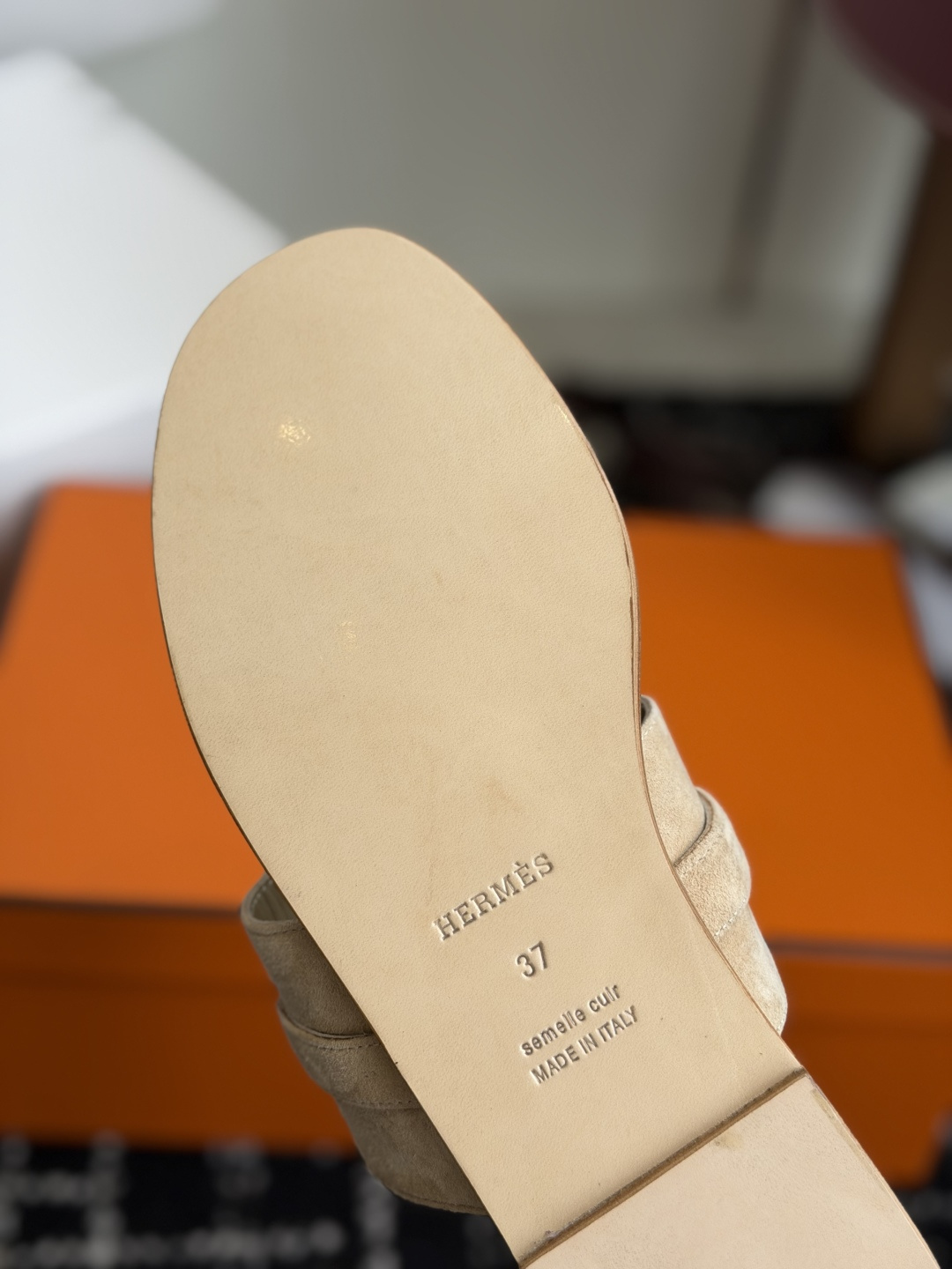 代购级 Hermes爱马仕 26ss 最新 Kelly 凉拖经典的版型 搭配极具辨识度的上脚超级百搭好看时髦 超多明星 代购级 Hermes爱马仕 26ss 最新 Kelly 凉拖经典的版型 搭配极具辨识度的上脚超级百搭好看时髦 超多明星