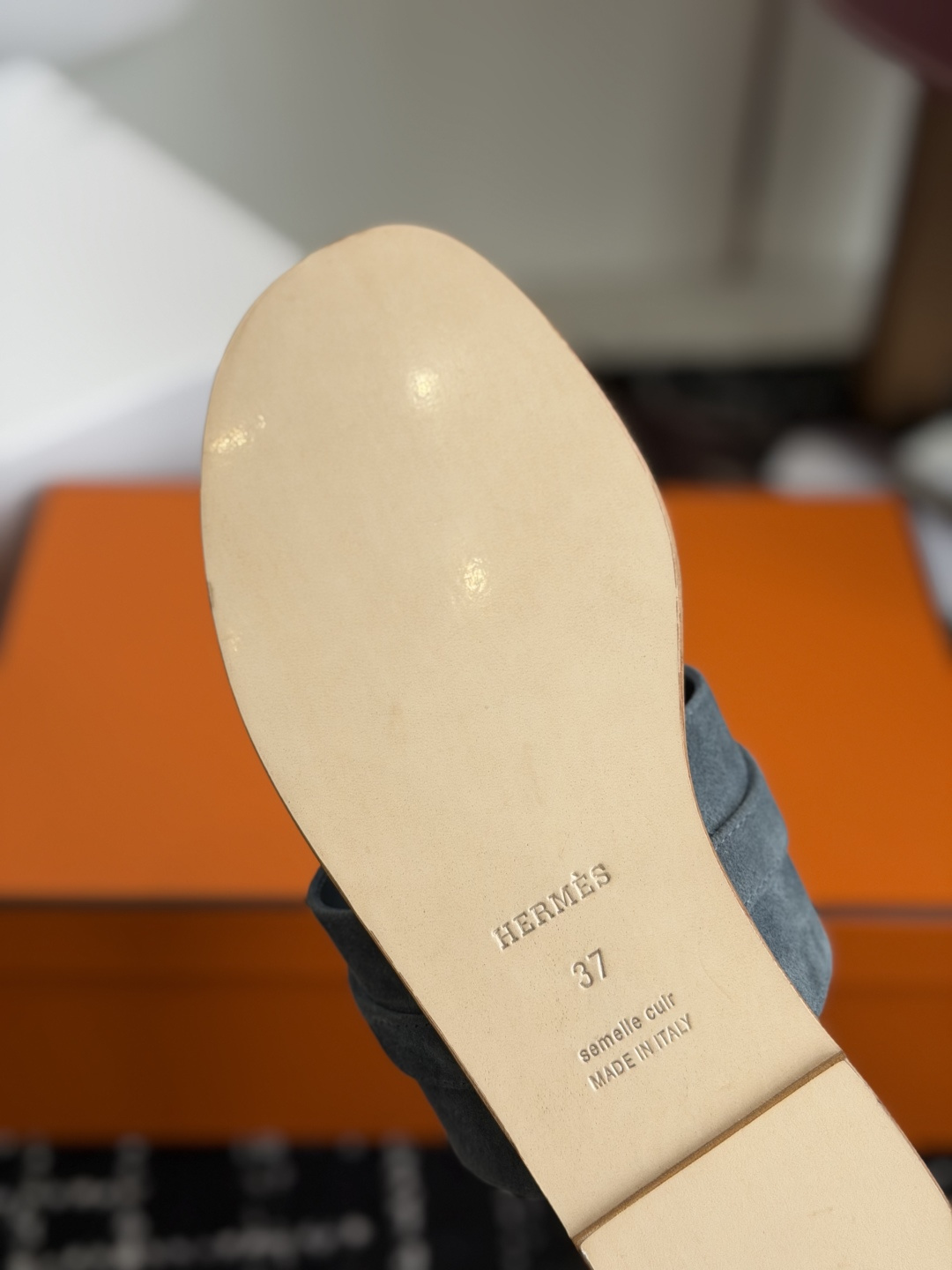 代购级 Hermes爱马仕 26ss 最新 Kelly 凉拖经典的版型 搭配极具辨识度的上脚超级百搭好看时髦 超多明星 代购级 Hermes爱马仕 26ss 最新 Kelly 凉拖经典的版型 搭配极具辨识度的上脚超级百搭好看时髦 超多明星