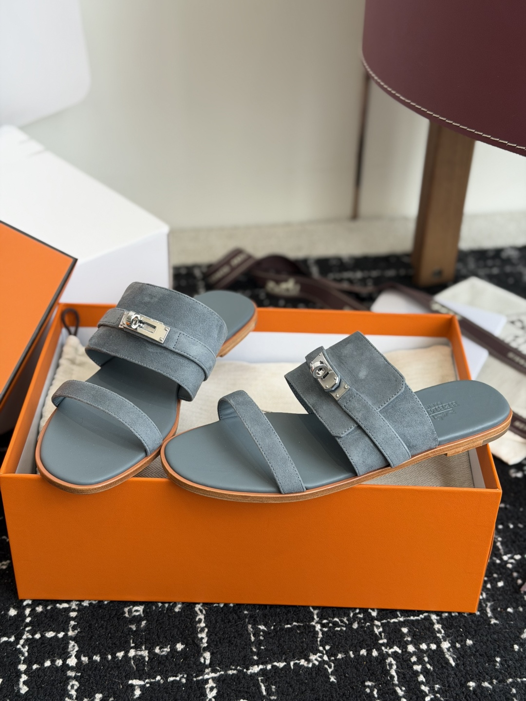 代购级 Hermes爱马仕 26ss 最新 Kelly 凉拖经典的版型 搭配极具辨识度的上脚超级百搭好看时髦 超多明星 代购级 Hermes爱马仕 26ss 最新 Kelly 凉拖经典的版型 搭配极具辨识度的上脚超级百搭好看时髦 超多明星
