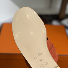 代购级 Hermes爱马仕 26ss 最新 Kelly 凉拖经典的版型 搭配极具辨识度的上脚超级百搭好看时髦 超多明星 代购级 Hermes爱马仕 26ss 最新 Kelly 凉拖经典的版型 搭配极具辨识度的上脚超级百搭好看时髦 超多明星