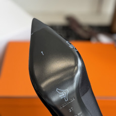东莞代购级 Hermes爱马仕 25ss 春夏最新尖头高跟鞋时装鞋 柜柜超难配货 经典的尖头版型 搭配极具辨识度的马家 东莞代购级 Hermes爱马仕 25ss 春夏最新尖头高跟鞋时装鞋 柜柜超难配货 经典的尖头版型 搭配极具辨识度的马家
