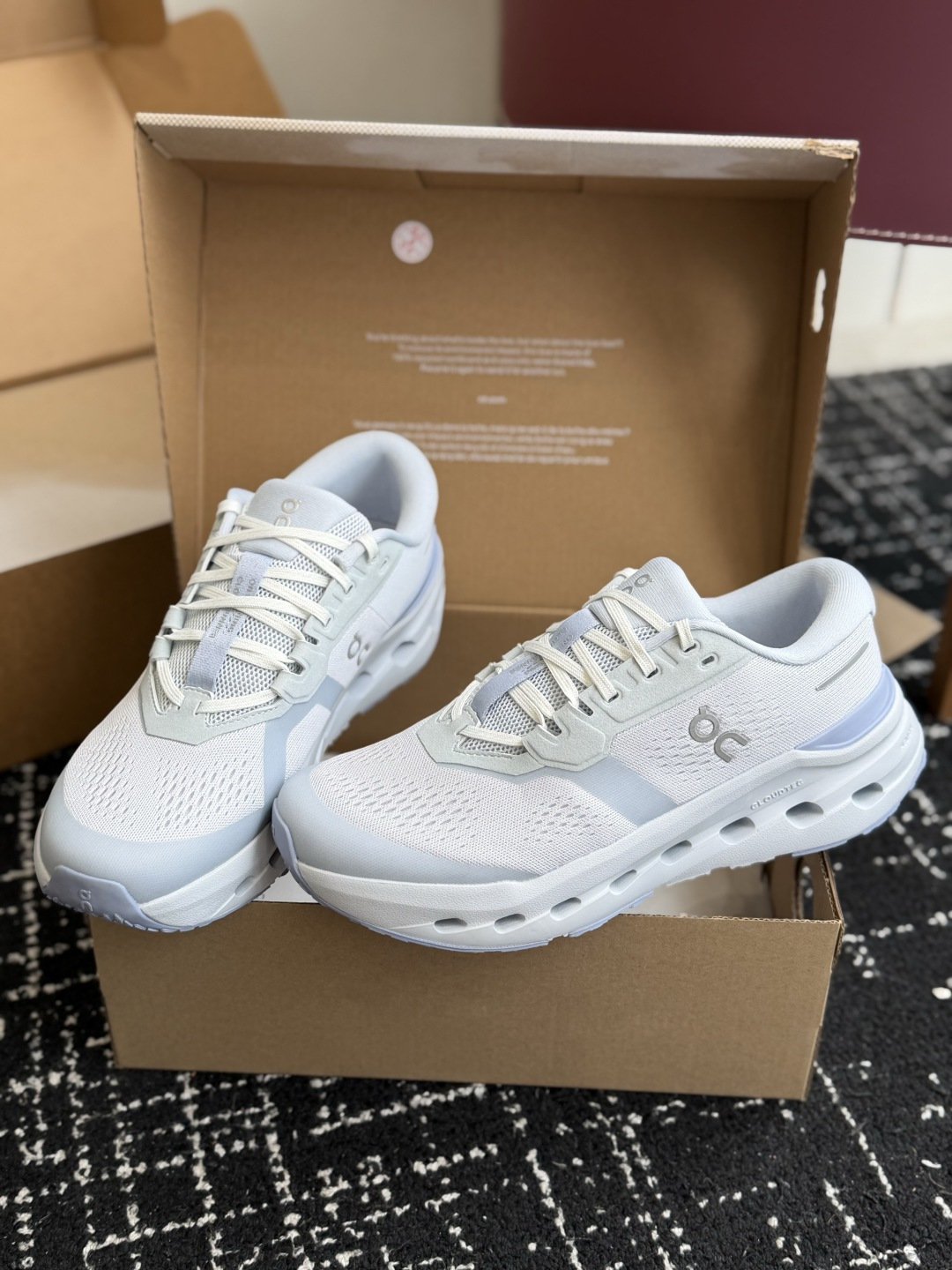 东莞代购级 On Cloudrunner 3云跑者第三代跑鞋❗️兼顾日常通勤与慢跑需求。品牌标志性缓震科技加持,兼顾落地 东莞代购级 On Cloudrunner 3云跑者第三代跑鞋❗️兼顾日常通勤与慢跑需求。品牌标志性缓震科技加持,兼顾落地