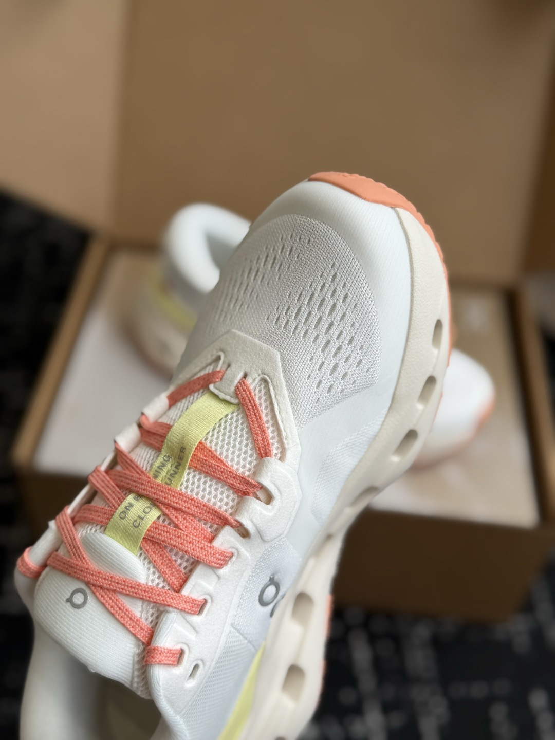 东莞代购级(女码) On Cloudrunner 3云跑者第三代跑鞋❗️兼顾日常通勤与慢跑需求。品牌标志性缓震科技加持, 东莞代购级(女码) On Cloudrunner 3云跑者第三代跑鞋❗️兼顾日常通勤与慢跑需求。品牌标志性缓震科技加持,