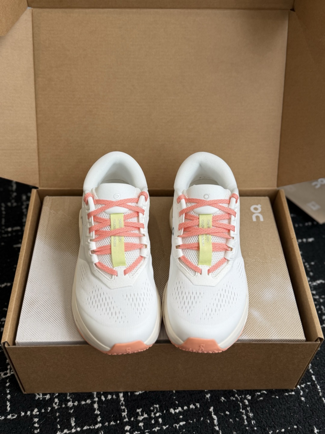 东莞代购级(女码) On Cloudrunner 3云跑者第三代跑鞋❗️兼顾日常通勤与慢跑需求。品牌标志性缓震科技加持, 东莞代购级(女码) On Cloudrunner 3云跑者第三代跑鞋❗️兼顾日常通勤与慢跑需求。品牌标志性缓震科技加持,