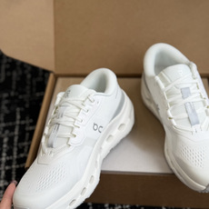 东莞代购级 On Cloudrunner 3云跑者第三代跑鞋❗️兼顾日常通勤与慢跑需求。品牌标志性缓震科技加持,兼顾落地 东莞代购级 On Cloudrunner 3云跑者第三代跑鞋❗️兼顾日常通勤与慢跑需求。品牌标志性缓震科技加持,兼顾落地