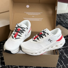 东莞代购级 On Cloudrunner 3云跑者第三代跑鞋❗️兼顾日常通勤与慢跑需求。品牌标志性缓震科技加持,兼顾落地 东莞代购级 On Cloudrunner 3云跑者第三代跑鞋❗️兼顾日常通勤与慢跑需求。品牌标志性缓震科技加持,兼顾落地