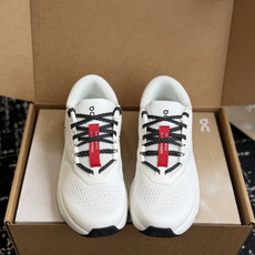 东莞代购级 On Cloudrunner 3云跑者第三代跑鞋❗️兼顾日常通勤与慢跑需求。品牌标志性缓震科技加持,兼顾落地 东莞代购级 On Cloudrunner 3云跑者第三代跑鞋❗️兼顾日常通勤与慢跑需求。品牌标志性缓震科技加持,兼顾落地