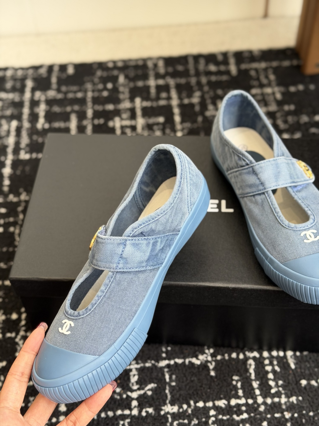 代购级 Chanel香奈儿26ss 玛丽珍休闲款 饼干帆布鞋 鞋 开发了几个月最高版本终于出来了 专柜顶级休闲款运动鞋 代购级 Chanel香奈儿26ss 玛丽珍休闲款 饼干帆布鞋 鞋 开发了几个月最高版本终于出来了 专柜顶级休闲款运动鞋