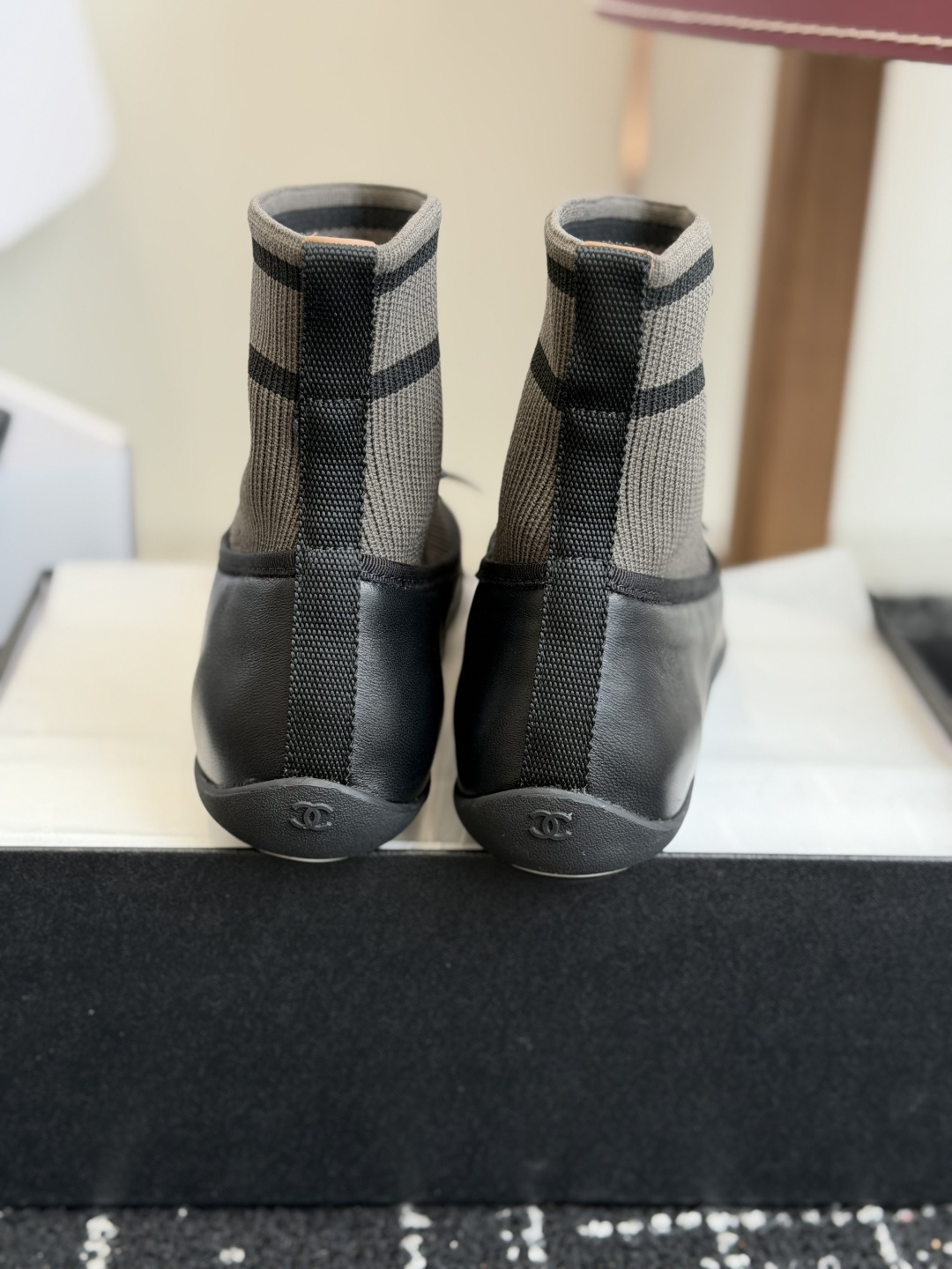 代购级 26ss秋冬新品Chanel袜子乐福单鞋 这款鞋是 chanel专柜超级火爆香奶奶老爹系!!!上脚真的显高显腿长 代购级 26ss秋冬新品Chanel袜子乐福单鞋 这款鞋是 chanel专柜超级火爆香奶奶老爹系!!!上脚真的显高显腿长