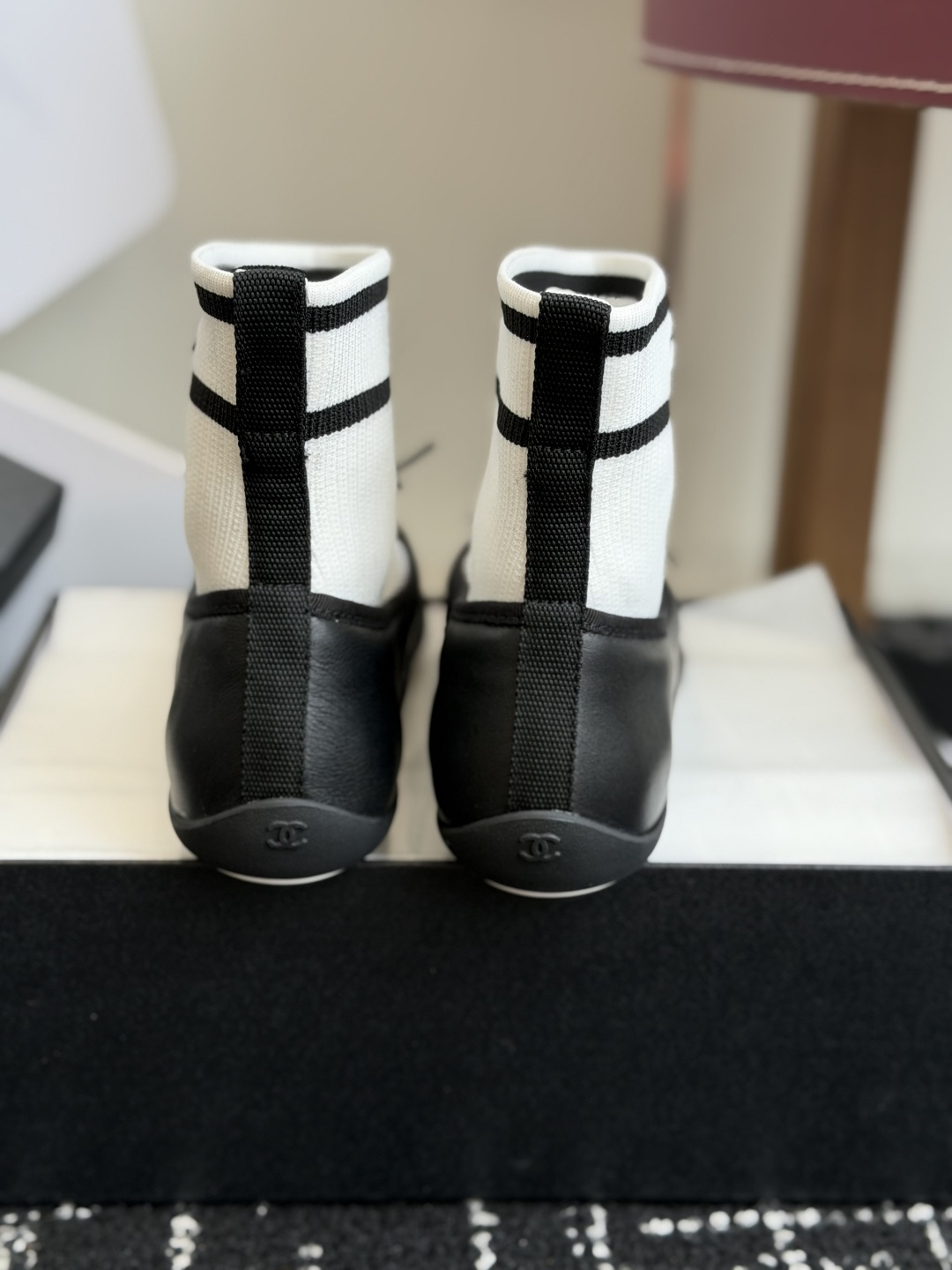 代购级 26ss秋冬新品Chanel袜子乐福单鞋 这款鞋是 chanel专柜超级火爆香奶奶老爹系!!!上脚真的显高显腿长 代购级 26ss秋冬新品Chanel袜子乐福单鞋 这款鞋是 chanel专柜超级火爆香奶奶老爹系!!!上脚真的显高显腿长