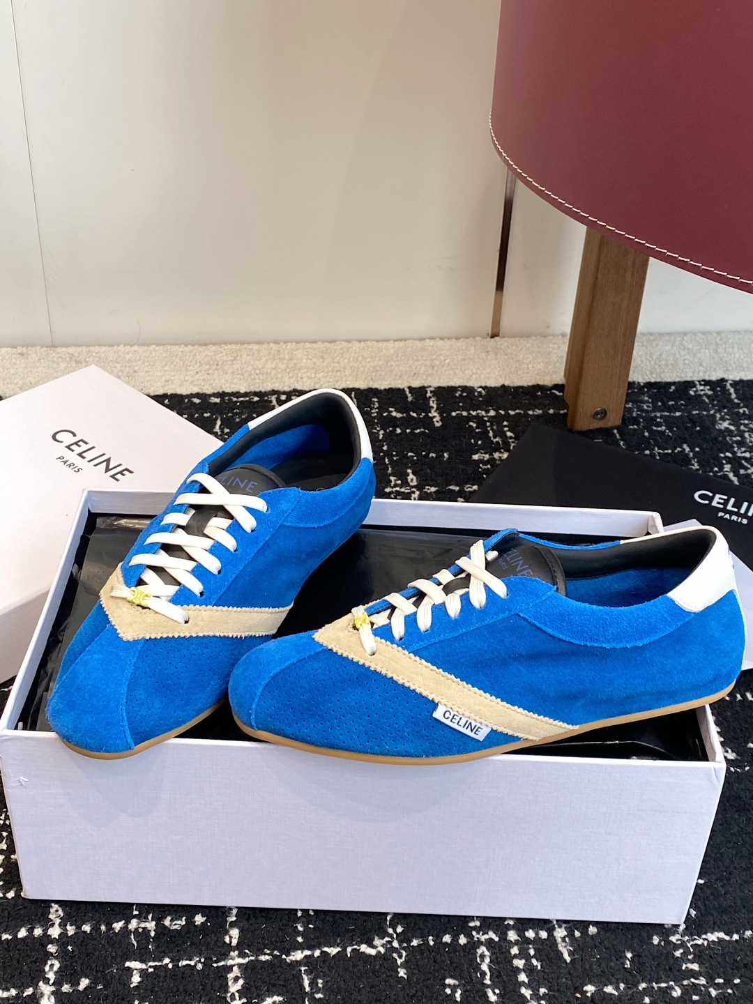代购级 Celine 26ss 思琳新款休闲鞋德训运动鞋 充满街头感的一双鞋子,最新大C设计非常赞 这款鞋有它自己独特 代购级 Celine 26ss 思琳新款休闲鞋德训运动鞋 充满街头感的一双鞋子,最新大C设计非常赞 这款鞋有它自己独特