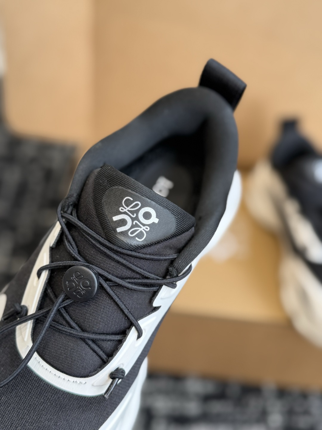 东莞代购级 罗意威LOEWE🇨🇭On昂跑 X联名款Cloudsolo Loewe 3.0 免系鞋带 舒适百搭 低帮跑步鞋 东莞代购级 罗意威LOEWE🇨🇭On昂跑 X联名款Cloudsolo Loewe 3.0 免系鞋带 舒适百搭 低帮跑步鞋