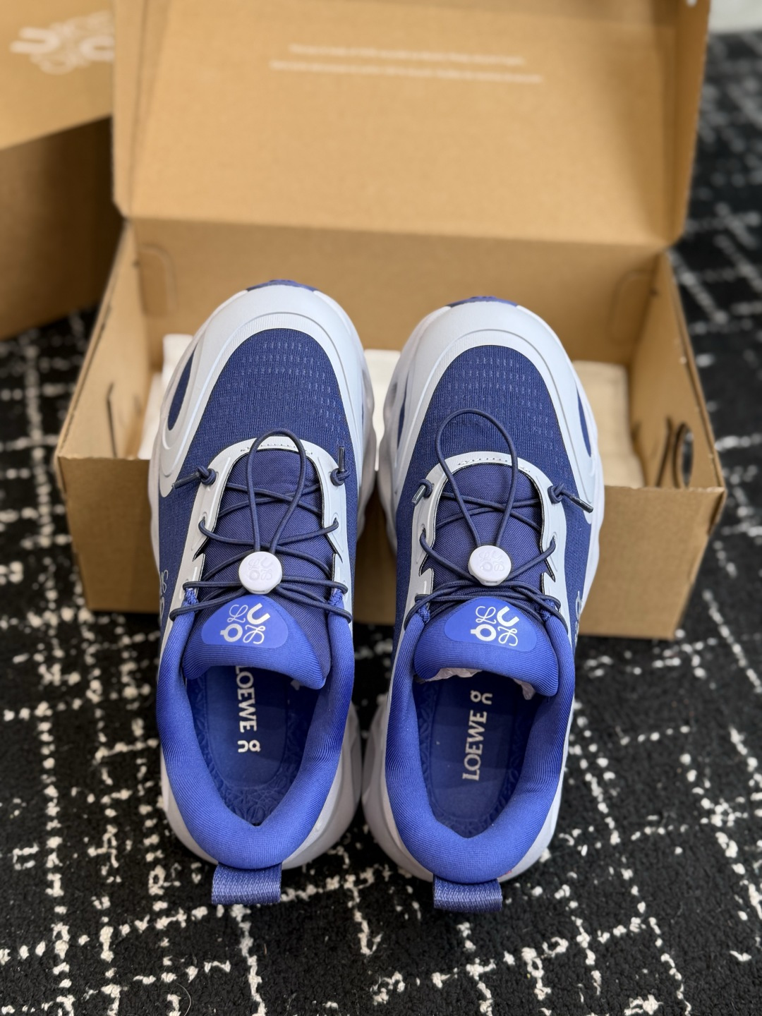 东莞代购级 罗意威LOEWE🇨🇭On昂跑 X联名款Cloudsolo Loewe 3.0 免系鞋带 舒适百搭 低帮跑步鞋 东莞代购级 罗意威LOEWE🇨🇭On昂跑 X联名款Cloudsolo Loewe 3.0 免系鞋带 舒适百搭 低帮跑步鞋
