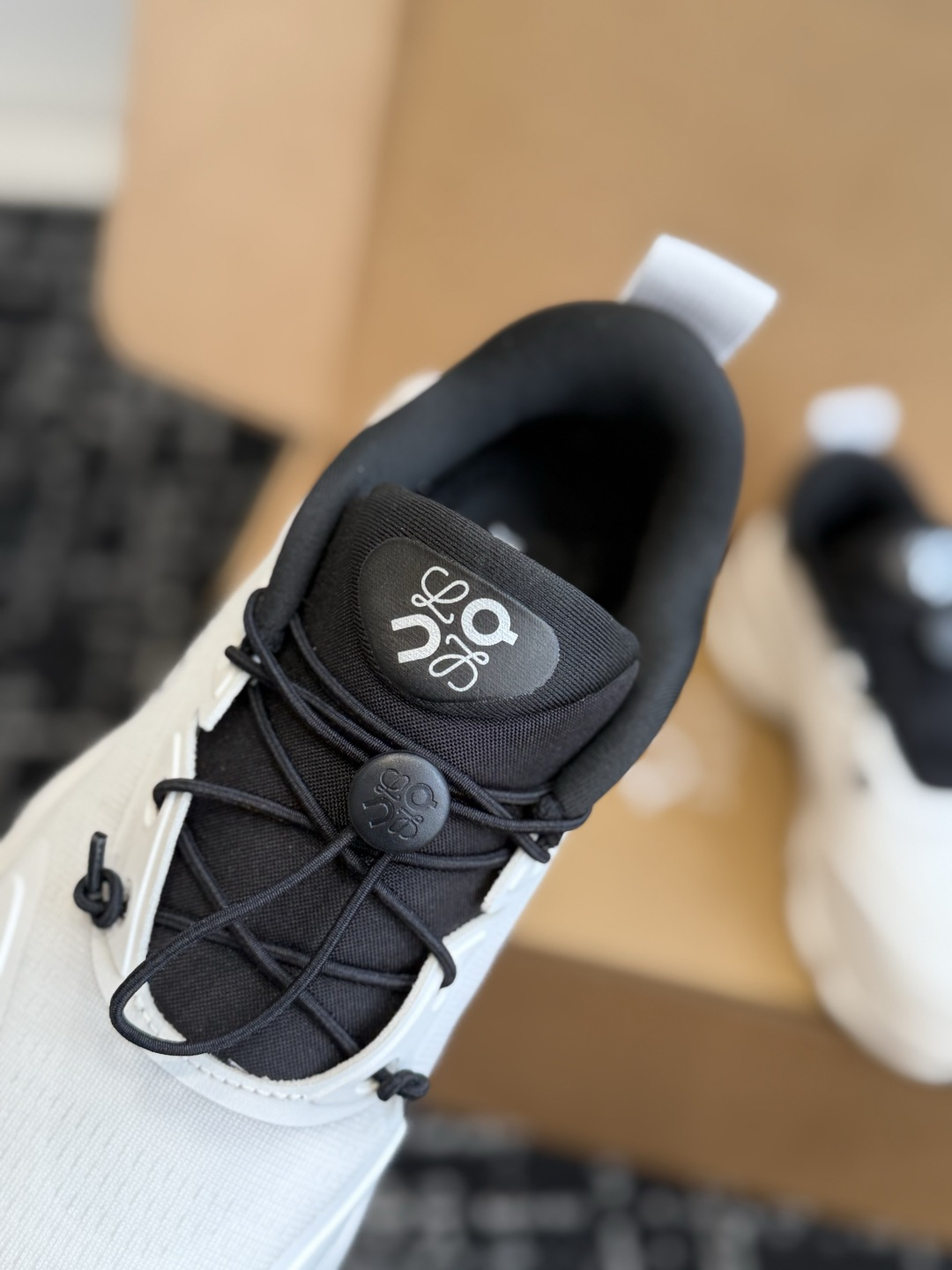 东莞代购级 罗意威LOEWE🇨🇭On昂跑 X联名款Cloudsolo Loewe 3.0 免系鞋带 舒适百搭 低帮跑步鞋 东莞代购级 罗意威LOEWE🇨🇭On昂跑 X联名款Cloudsolo Loewe 3.0 免系鞋带 舒适百搭 低帮跑步鞋