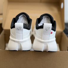 东莞代购级 罗意威LOEWE🇨🇭On昂跑 X联名款Cloudsolo Loewe 3.0 免系鞋带 舒适百搭 低帮跑步鞋 东莞代购级 罗意威LOEWE🇨🇭On昂跑 X联名款Cloudsolo Loewe 3.0 免系鞋带 舒适百搭 低帮跑步鞋