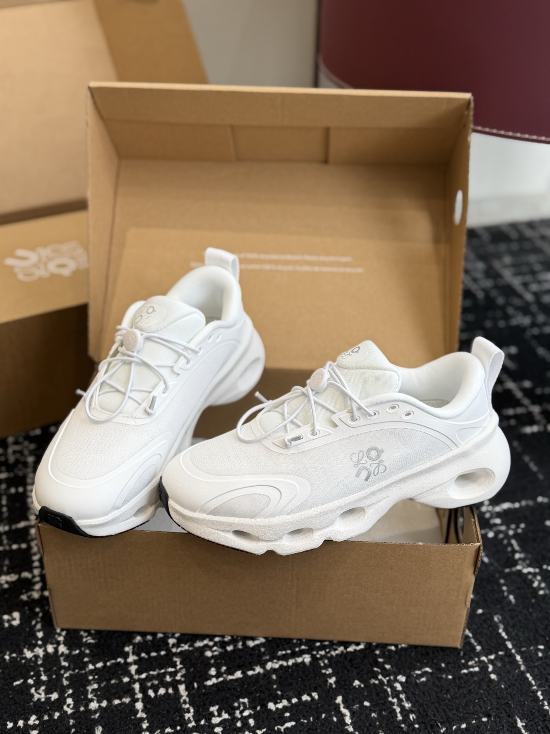 东莞代购级 罗意威LOEWE🇨🇭On昂跑 X联名款Cloudsolo Loewe 3.0 免系鞋带 舒适百搭 低帮跑步鞋 东莞代购级 罗意威LOEWE🇨🇭On昂跑 X联名款Cloudsolo Loewe 3.0 免系鞋带 舒适百搭 低帮跑步鞋