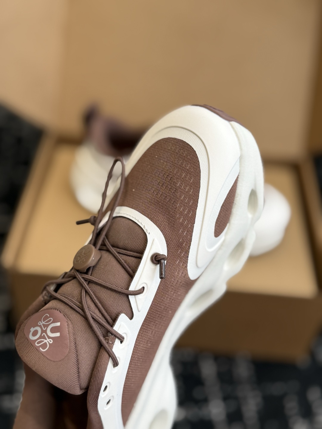 东莞代购级 罗意威LOEWE🇨🇭On昂跑 X联名款Cloudsolo Loewe 3.0 免系鞋带 舒适百搭 低帮跑步鞋 东莞代购级 罗意威LOEWE🇨🇭On昂跑 X联名款Cloudsolo Loewe 3.0 免系鞋带 舒适百搭 低帮跑步鞋