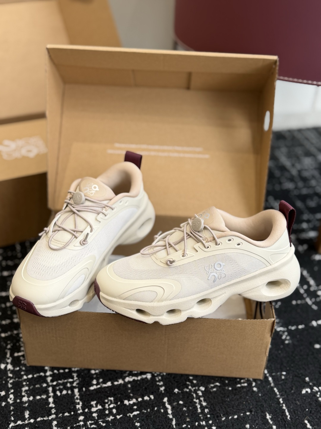 东莞代购级 罗意威LOEWE🇨🇭On昂跑 X联名款Cloudsolo Loewe 3.0 免系鞋带 舒适百搭 低帮跑步鞋 东莞代购级 罗意威LOEWE🇨🇭On昂跑 X联名款Cloudsolo Loewe 3.0 免系鞋带 舒适百搭 低帮跑步鞋