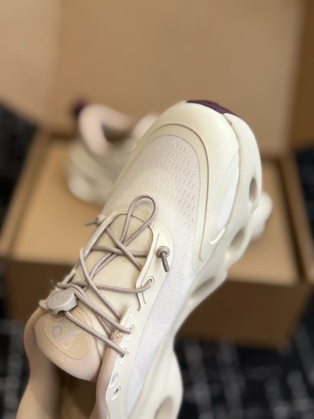 东莞代购级 罗意威LOEWE🇨🇭On昂跑 X联名款Cloudsolo Loewe 3.0 免系鞋带 舒适百搭 低帮跑步鞋 东莞代购级 罗意威LOEWE🇨🇭On昂跑 X联名款Cloudsolo Loewe 3.0 免系鞋带 舒适百搭 低帮跑步鞋