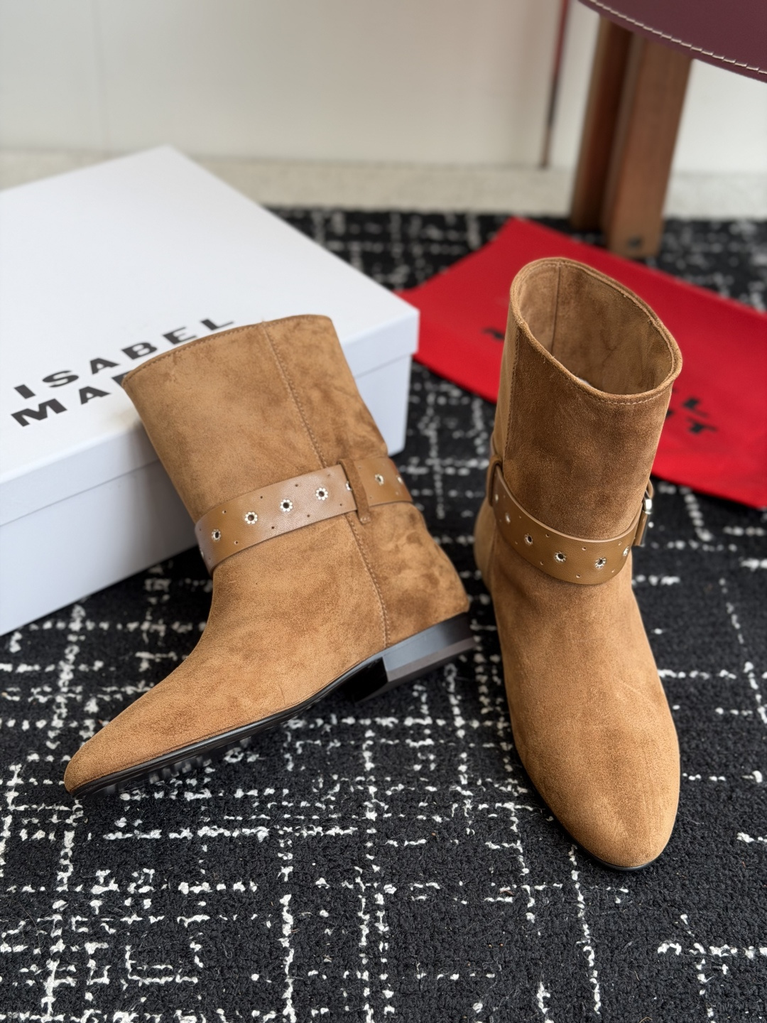 代购级 Isabel Marant 伊莎贝尔 26ss 少女感 一眼就心动 一脚蹬平底短靴 isabel mara 代购级 Isabel Marant 伊莎贝尔 26ss 少女感 一眼就心动 一脚蹬平底短靴 isabel mara