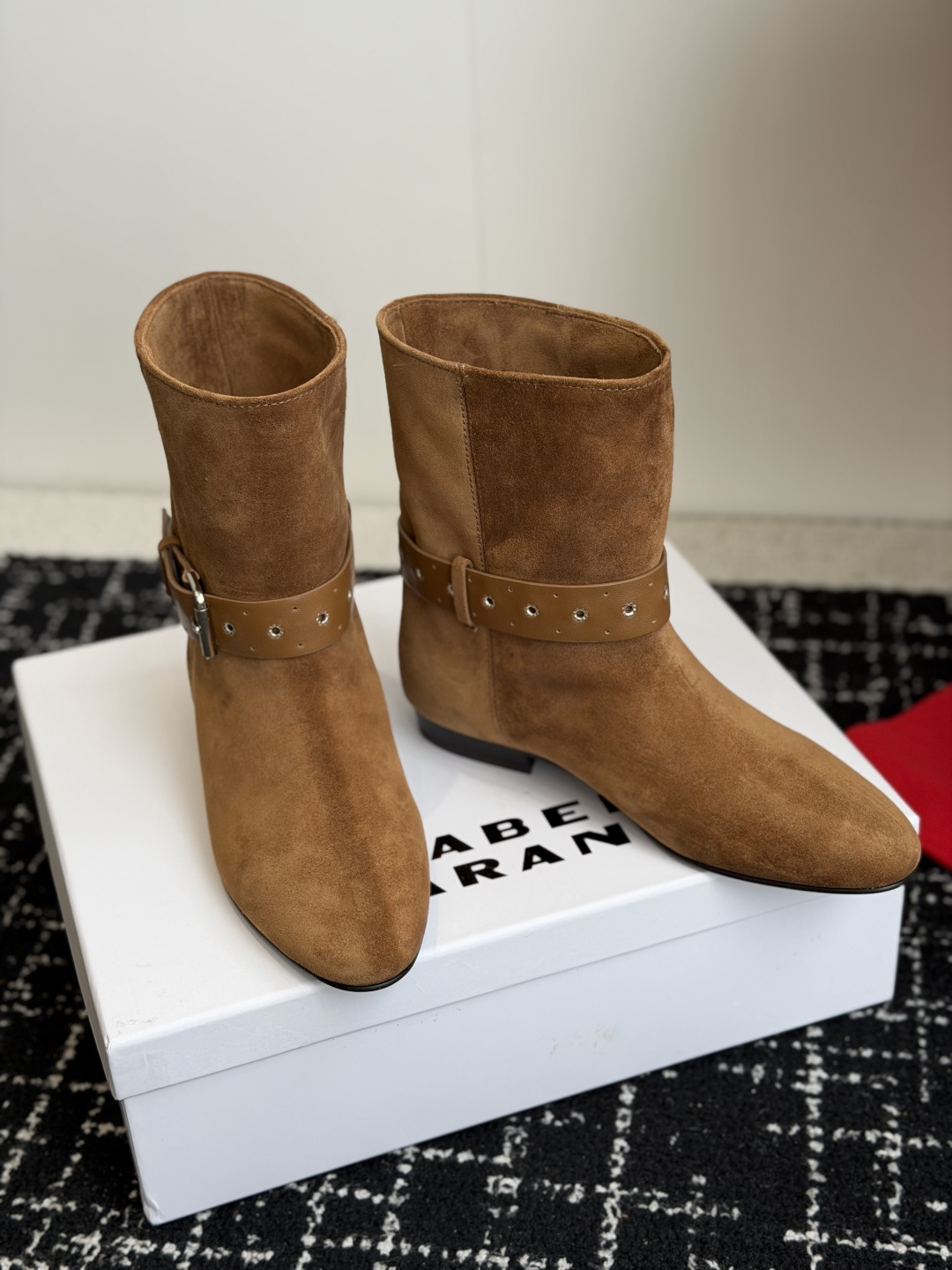 代购级 Isabel Marant 伊莎贝尔 26ss 少女感 一眼就心动 一脚蹬平底短靴 isabel mara 代购级 Isabel Marant 伊莎贝尔 26ss 少女感 一眼就心动 一脚蹬平底短靴 isabel mara