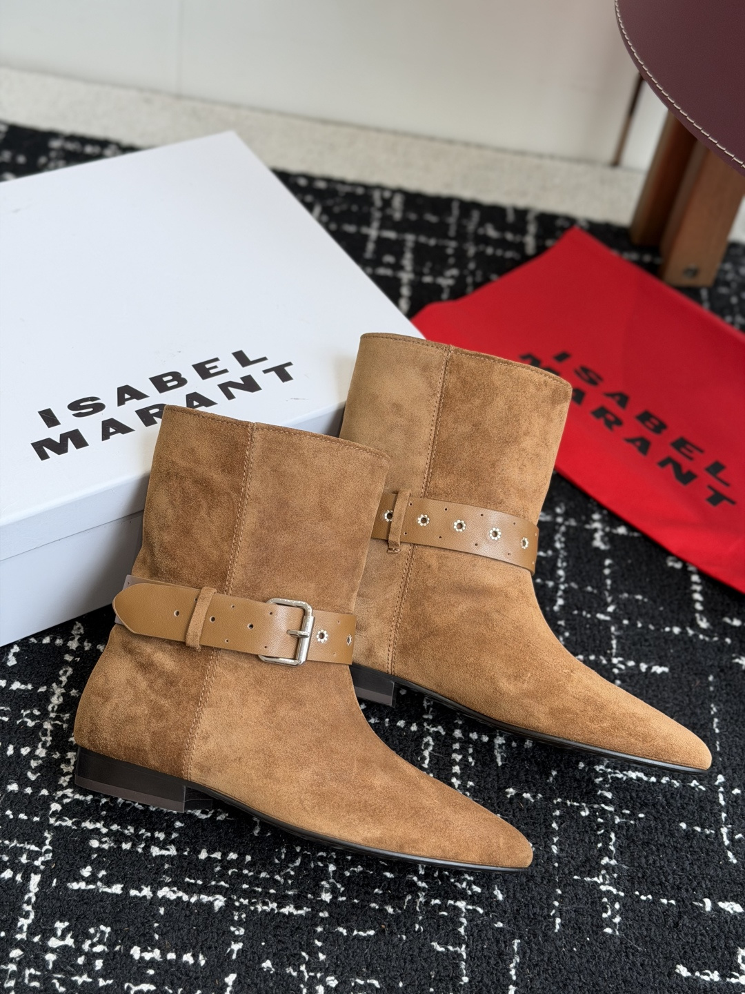 代购级 Isabel Marant 伊莎贝尔 26ss 少女感 一眼就心动 一脚蹬平底短靴 isabel mara 代购级 Isabel Marant 伊莎贝尔 26ss 少女感 一眼就心动 一脚蹬平底短靴 isabel mara