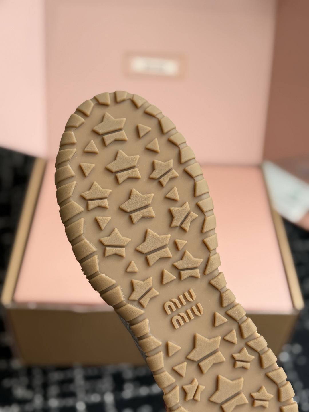 代购级(⚠️官网同步✈️盒包装) MiuMiu 缪缪 26ss 新色 春夏新款 饼干鞋 阿甘鞋休闲运动鞋 miumiu最 代购级(⚠️官网同步✈️盒包装) MiuMiu 缪缪 26ss 新色 春夏新款 饼干鞋 阿甘鞋休闲运动鞋 miumiu最