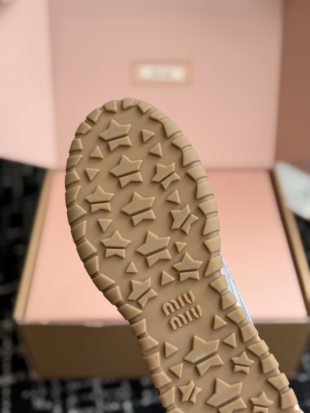 代购级(⚠️官网同步✈️盒包装) MiuMiu 缪缪 26ss 新色 春夏新款 饼干鞋 阿甘鞋休闲运动鞋 miumiu最 代购级(⚠️官网同步✈️盒包装) MiuMiu 缪缪 26ss 新色 春夏新款 饼干鞋 阿甘鞋休闲运动鞋 miumiu最