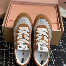 代购级(⚠️官网同步✈️盒包装) MiuMiu 缪缪 26ss 新色 春夏新款 饼干鞋 阿甘鞋休闲运动鞋 miumiu最 代购级(⚠️官网同步✈️盒包装) MiuMiu 缪缪 26ss 新色 春夏新款 饼干鞋 阿甘鞋休闲运动鞋 miumiu最