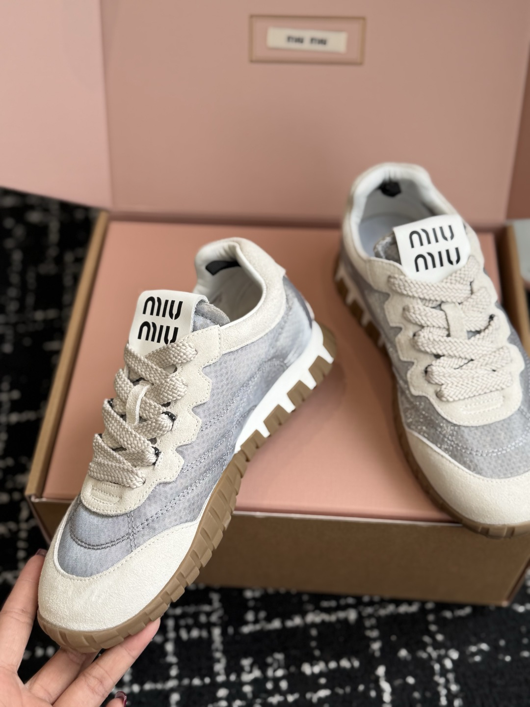 代购级(⚠️官网同步✈️盒包装) MiuMiu 缪缪 26ss 新色 春夏新款 饼干鞋 阿甘鞋休闲运动鞋 miumiu最 代购级(⚠️官网同步✈️盒包装) MiuMiu 缪缪 26ss 新色 春夏新款 饼干鞋 阿甘鞋休闲运动鞋 miumiu最