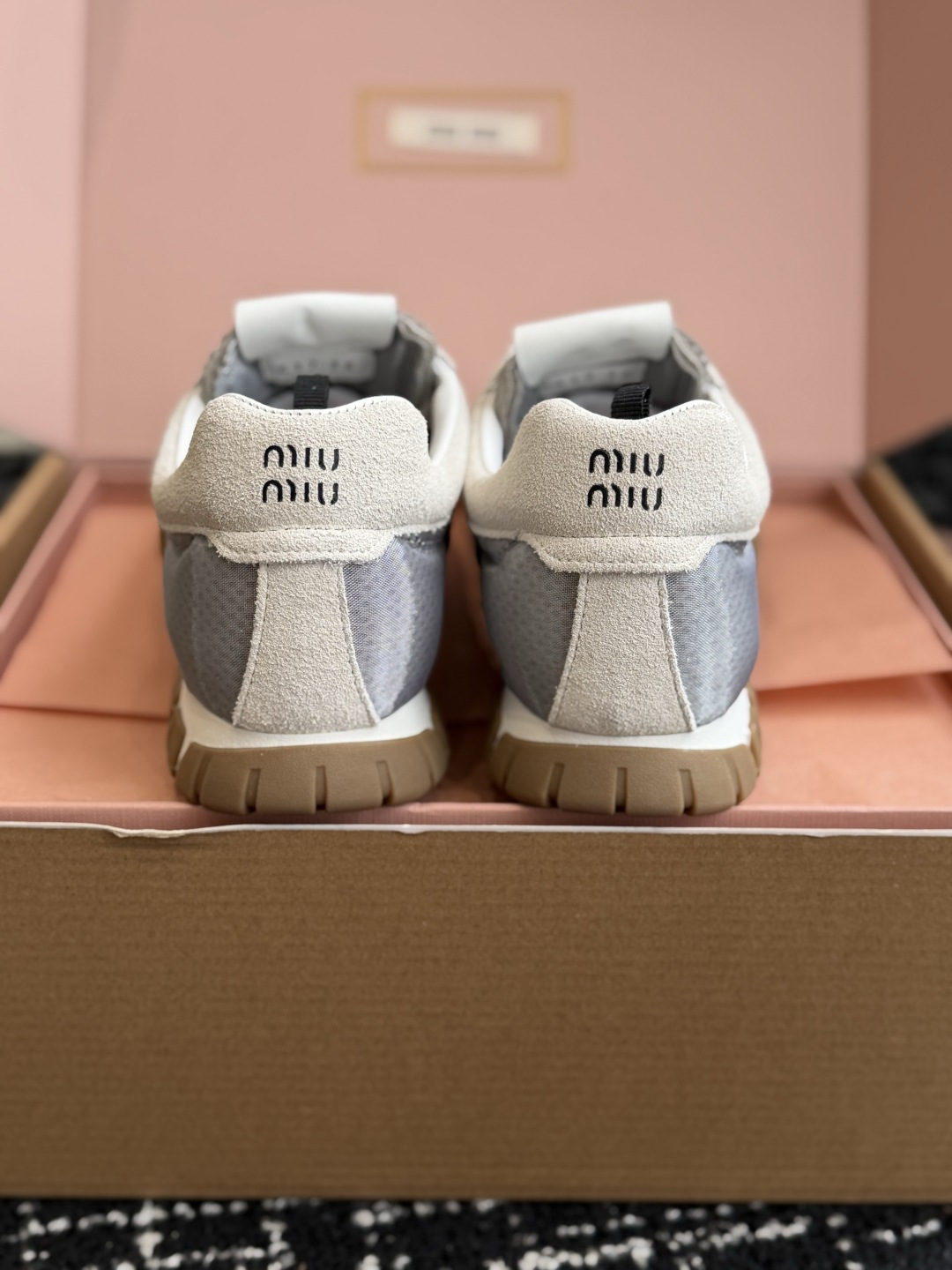 代购级(⚠️官网同步✈️盒包装) MiuMiu 缪缪 26ss 新色 春夏新款 饼干鞋 阿甘鞋休闲运动鞋 miumiu最 代购级(⚠️官网同步✈️盒包装) MiuMiu 缪缪 26ss 新色 春夏新款 饼干鞋 阿甘鞋休闲运动鞋 miumiu最