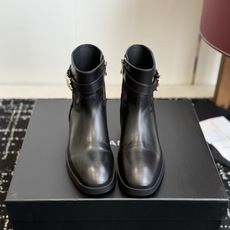 代购级 Chanel 26ss香奈儿中古款 切尔西 短靴 秋冬中古款 上脚特显腿型百搭 任何仙女都可以轻松驾驭 代购级 Chanel 26ss香奈儿中古款 切尔西 短靴 秋冬中古款 上脚特显腿型百搭 任何仙女都可以轻松驾驭