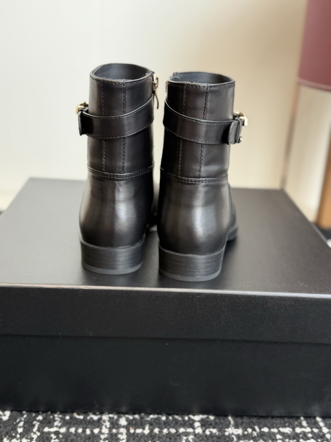 代购级 Chanel 26ss香奈儿中古款 切尔西 短靴 秋冬中古款 上脚特显腿型百搭 任何仙女都可以轻松驾驭 代购级 Chanel 26ss香奈儿中古款 切尔西 短靴 秋冬中古款 上脚特显腿型百搭 任何仙女都可以轻松驾驭