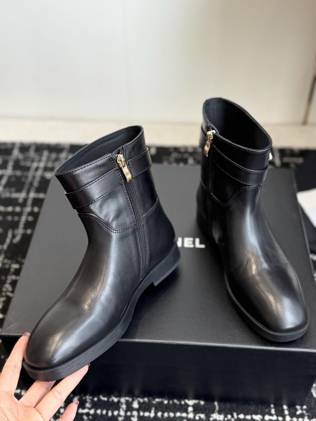 代购级 Chanel 26ss香奈儿中古款 切尔西 短靴 秋冬中古款 上脚特显腿型百搭 任何仙女都可以轻松驾驭 代购级 Chanel 26ss香奈儿中古款 切尔西 短靴 秋冬中古款 上脚特显腿型百搭 任何仙女都可以轻松驾驭